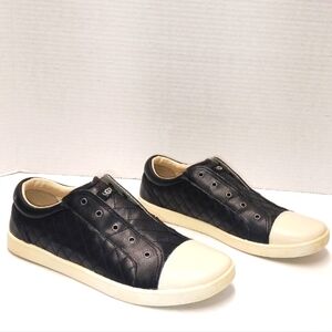 UGG women's shoes slip on black &  cream Size: 6